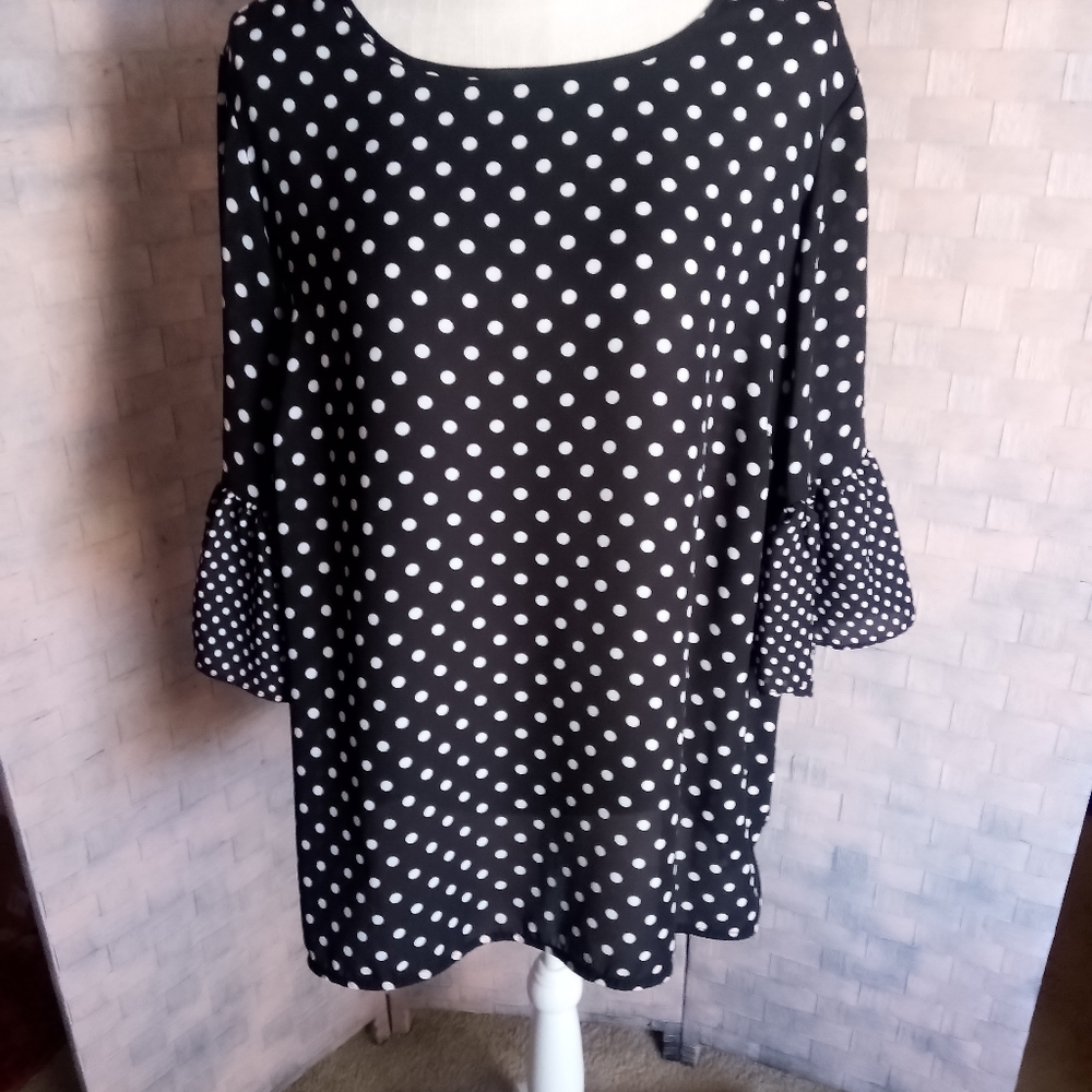 Violet + Claire Size 1X Black with White Polka Dots top with Bell Sleeves